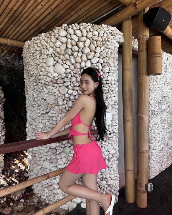 这样真的好吗？小S二女儿秀身材16岁穿衣大胆又略显尴尬
