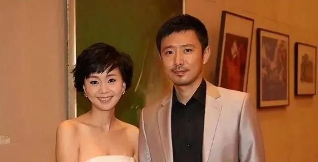 凭《情深深雨蒙蒙》爆红，为女友放弃表演，才知女友竟是她