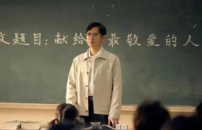 凭《情深深雨蒙蒙》爆红，为女友放弃表演，才知女友竟是她