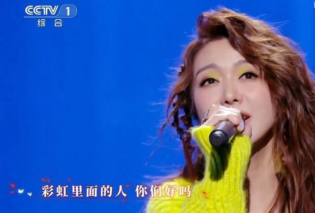 央视小年春晚11大看点，康辉撒贝宁神话歌曲太动人
