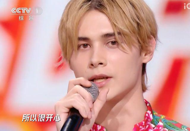 央视小年春晚11大看点，康辉撒贝宁神话歌曲太动人