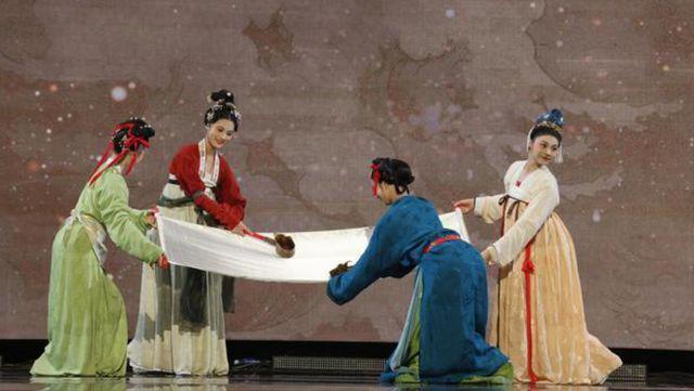 央视小年春晚11大看点，康辉撒贝宁神话歌曲太动人