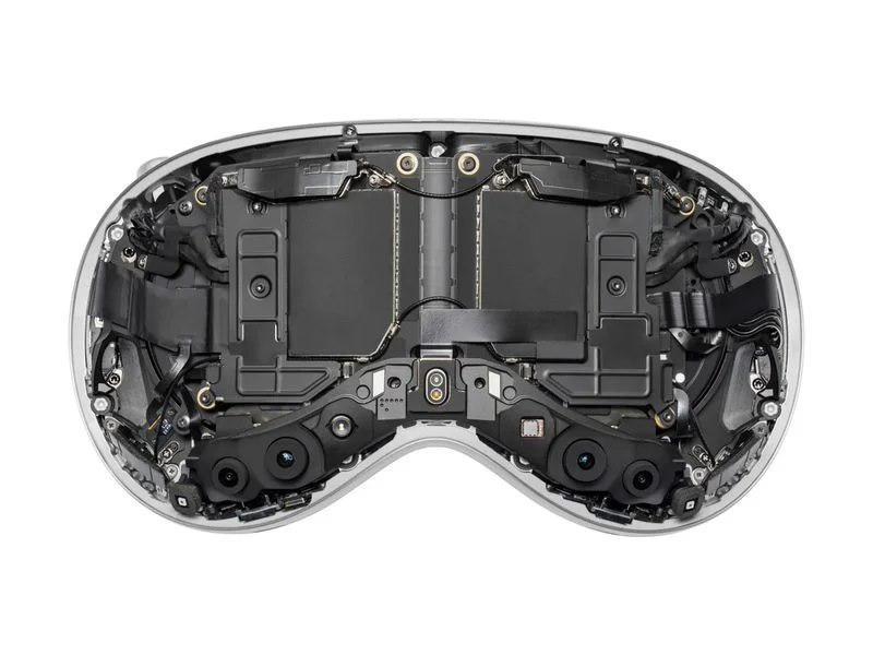 iFixit 拆解苹果 Vision Pro 头显，内部结构复杂
