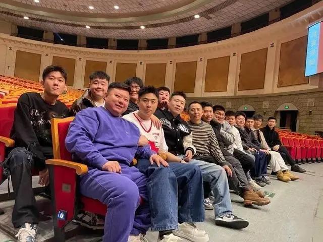 德云社封箱庆典好精彩，郭德纲于谦合体表演，岳云鹏当场落泪