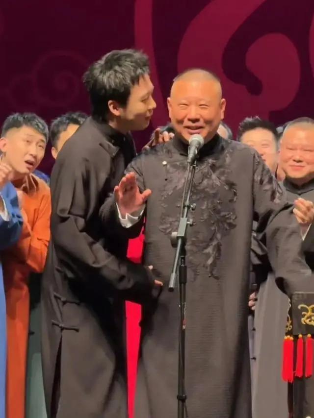 德云社封箱庆典好精彩，郭德纲于谦合体表演，岳云鹏当场落泪