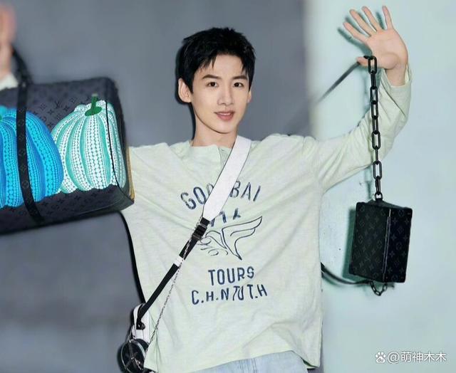 白敬亭潮牌翻车？衣服抽检不合格被通报，质量问题引发争议