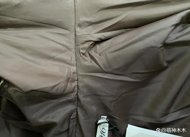 白敬亭潮牌翻车？衣服抽检不合格被通报，质量问题引发争议