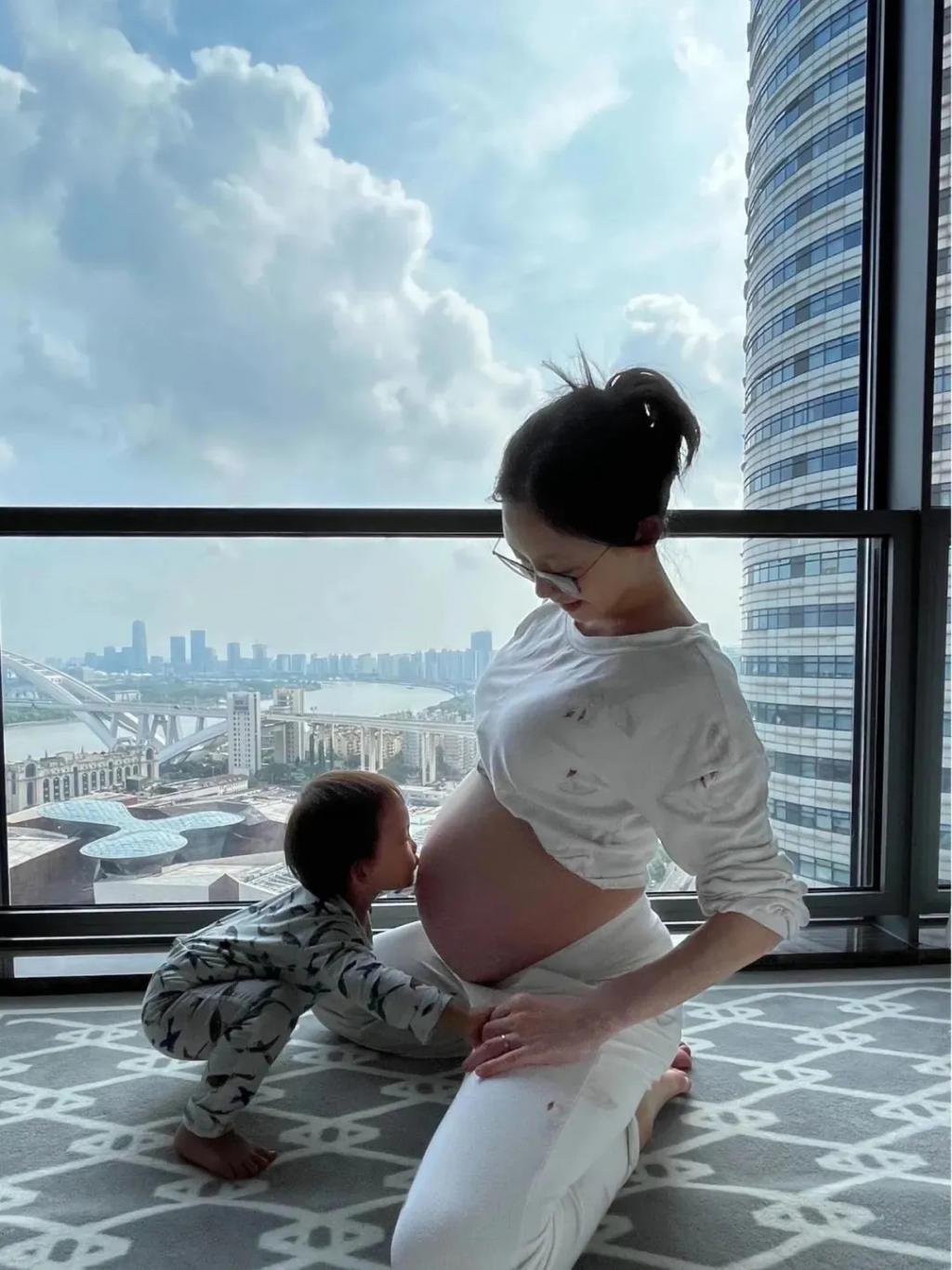 同一起跑线走红，如今有人结婚生子有人傍大款，天差地别