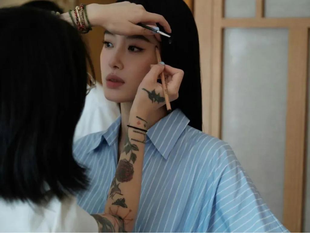 同一起跑线走红，如今有人结婚生子有人傍大款，天差地别