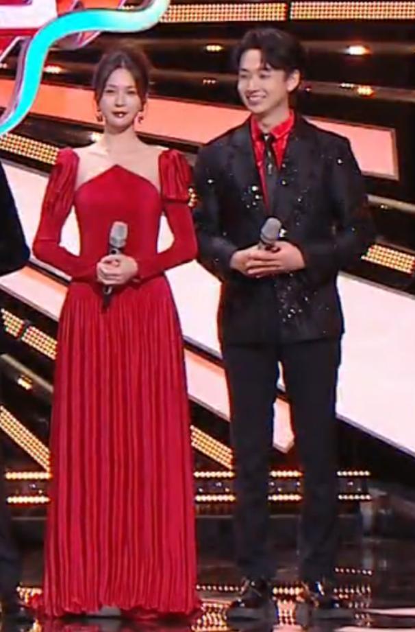 尴尬喊麦，无聊小品，湖南台小年春晚“土”出圈