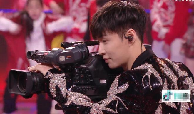 尴尬喊麦，无聊小品，湖南台小年春晚“土”出圈