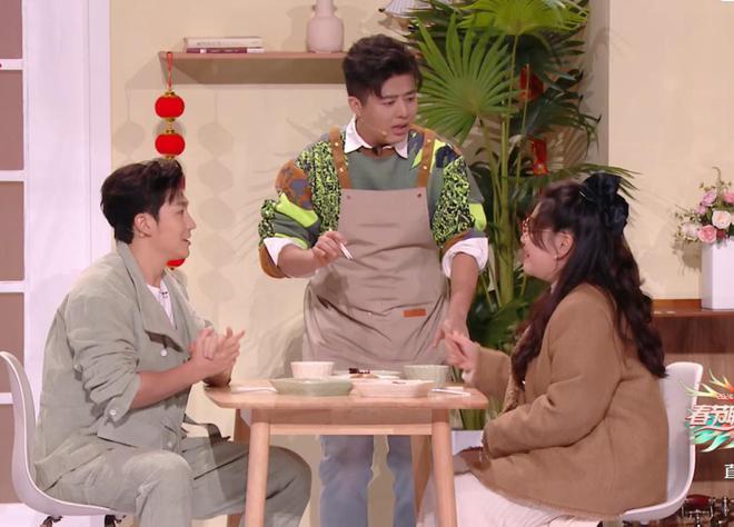 尴尬喊麦，无聊小品，湖南台小年春晚“土”出圈