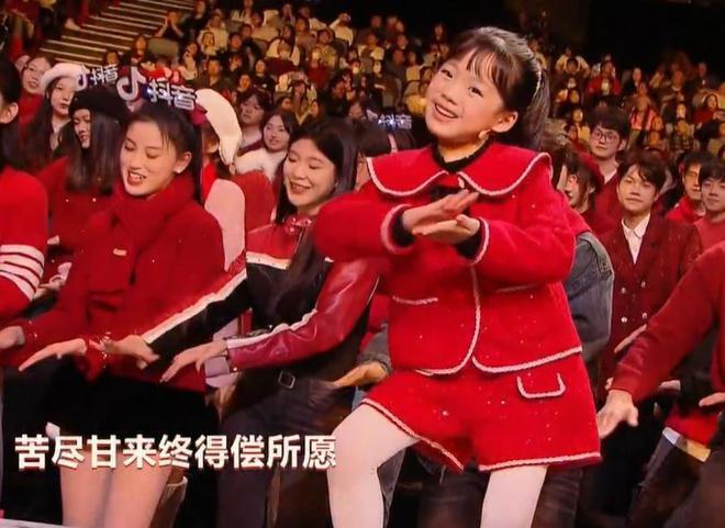 尴尬喊麦，无聊小品，湖南台小年春晚“土”出圈