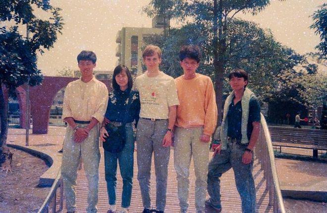 “御用阿Sir”河国荣烧炭自杀：娱乐圈边缘人艰难生存实录