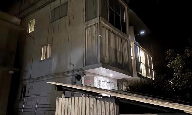 港剧御用“老外”河国荣烧炭自杀，尸体搬离寓所画面曝光