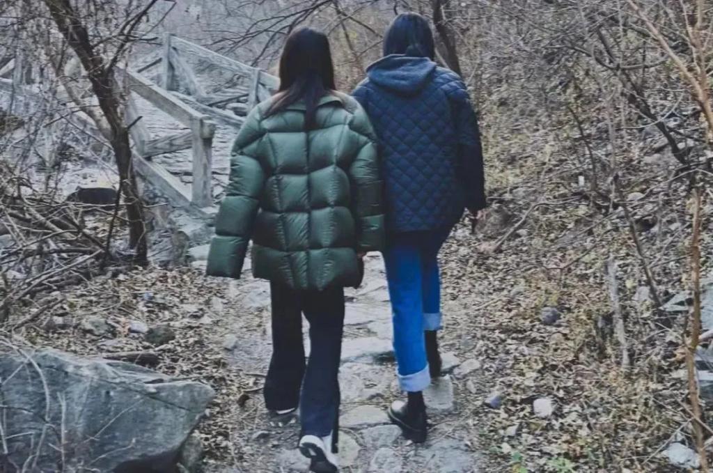 前尘往事一笔勾销，这俩人又冰释前嫌如胶似漆了？