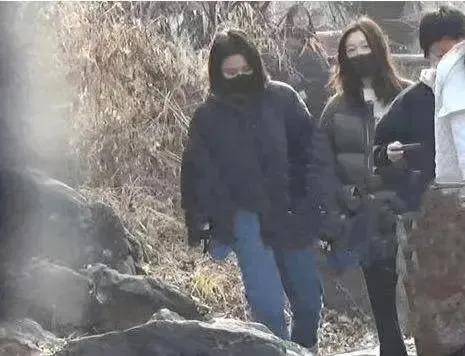 前尘往事一笔勾销，这俩人又冰释前嫌如胶似漆了？