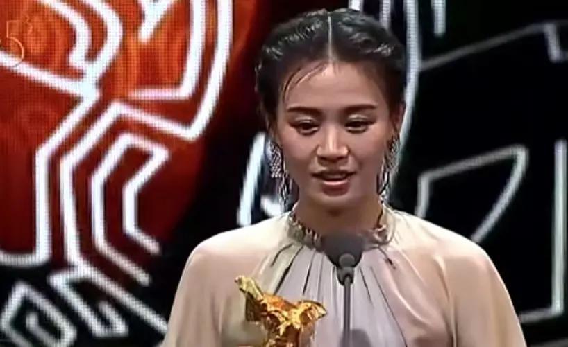 前尘往事一笔勾销，这俩人又冰释前嫌如胶似漆了？