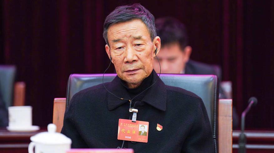 北京这场会议，吴京被骂开会戴帽子不礼貌，真冤还是飘了？