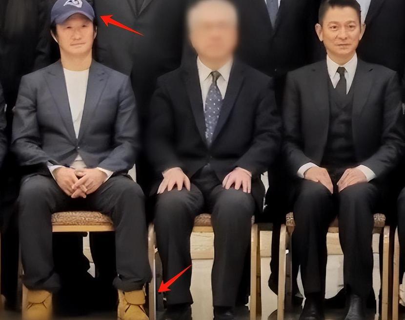 北京这场会议，吴京被骂开会戴帽子不礼貌，真冤还是飘了？