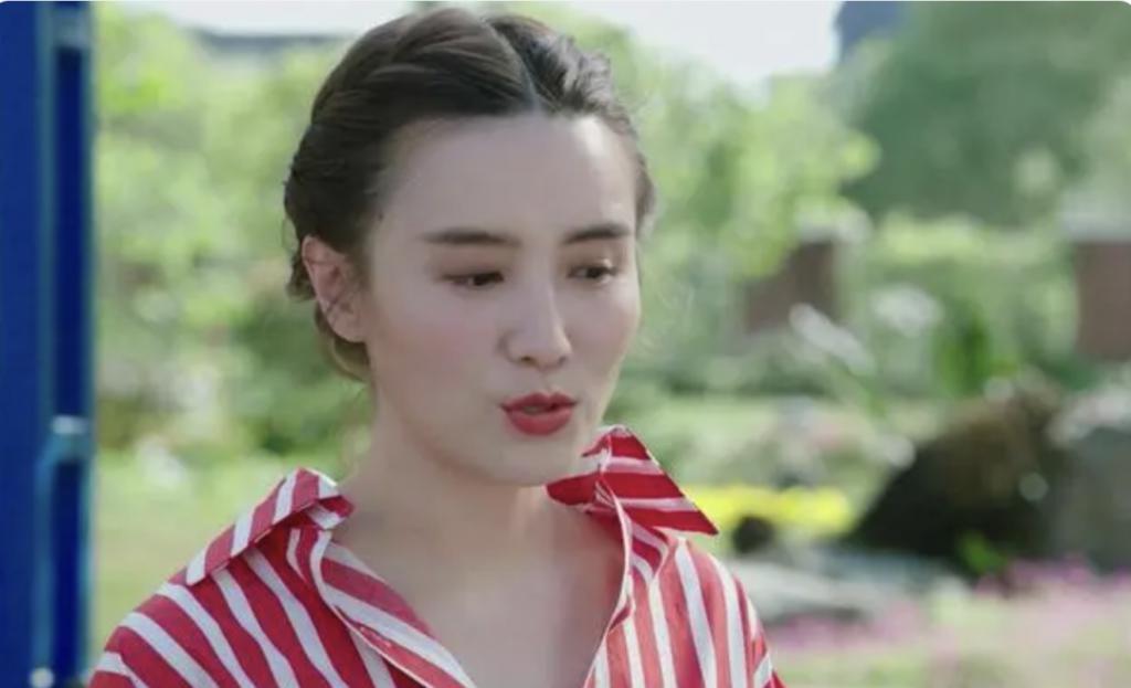 好家伙！40岁蒋欣给小鲜肉「演妈」了，有人70岁还在演少女