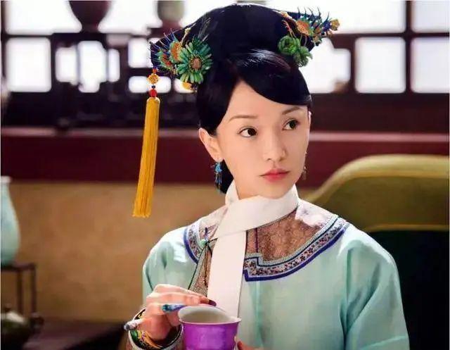 好家伙！40岁蒋欣给小鲜肉「演妈」了，有人70岁还在演少女