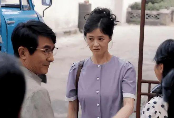 好家伙！40岁蒋欣给小鲜肉「演妈」了，有人70岁还在演少女