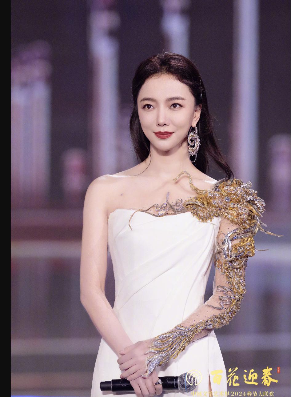 长得像白百何却没有白百何的“清醒”！从红极一时到无人提及