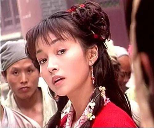 她是最美“郭襄”，从惊为天人到患抑郁症淡出荧幕，50岁不敢认