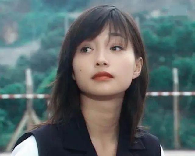 她是最美“郭襄”，从惊为天人到患抑郁症淡出荧幕，50岁不敢认