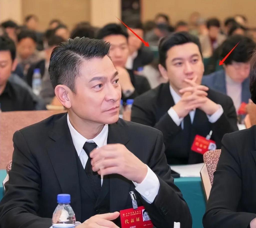 性感消失、长腿幻灭！明星生图与普通人没差，太真实