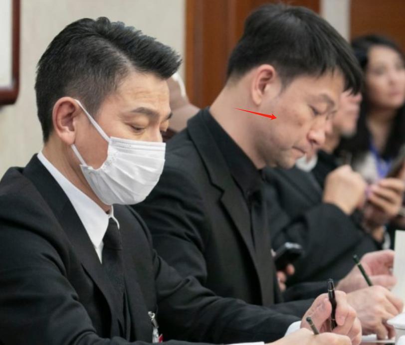 性感消失、长腿幻灭！明星生图与普通人没差，太真实