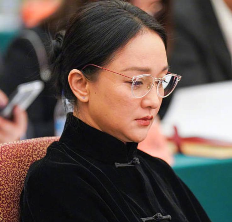 性感消失、长腿幻灭！明星生图与普通人没差，太真实