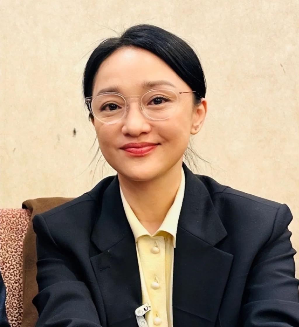 性感消失、长腿幻灭！明星生图与普通人没差，太真实