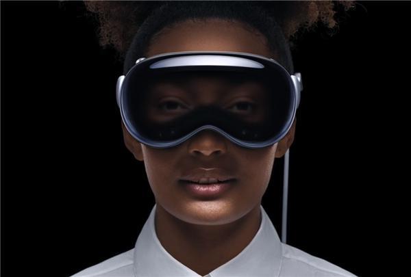 博主暴力测评苹果Vision Pro：外屏硬度出人意料