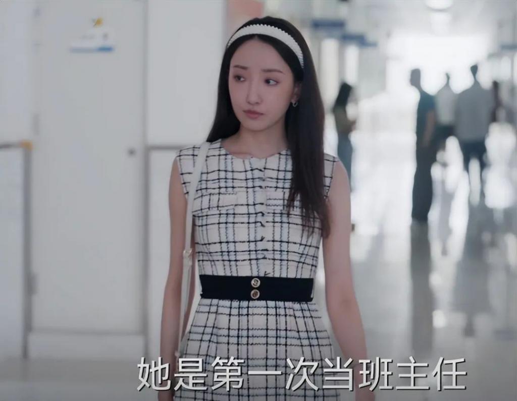 不笑场吗？53岁张嘉益新剧演喊大13岁的方青卓“妈妈”