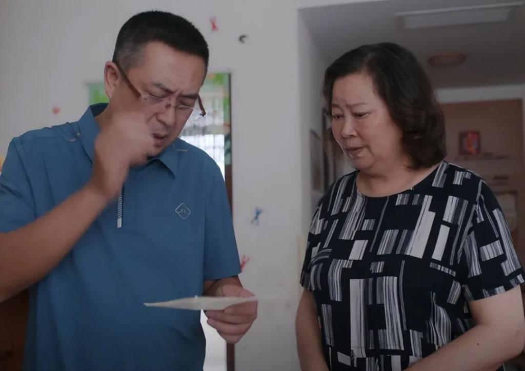 不笑场吗？53岁张嘉益新剧演喊大13岁的方青卓“妈妈”