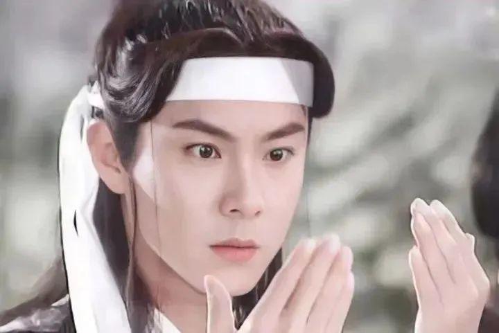 他是女装大佬？？