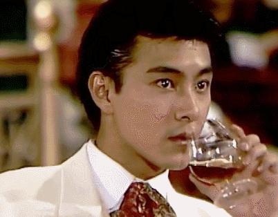 他是女装大佬？？