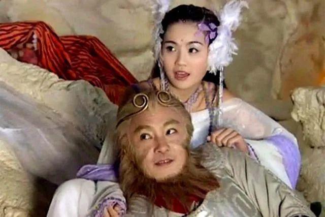 他是女装大佬？？