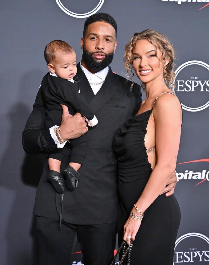 很震惊！金姐的新男友是妹妹的前男友？！