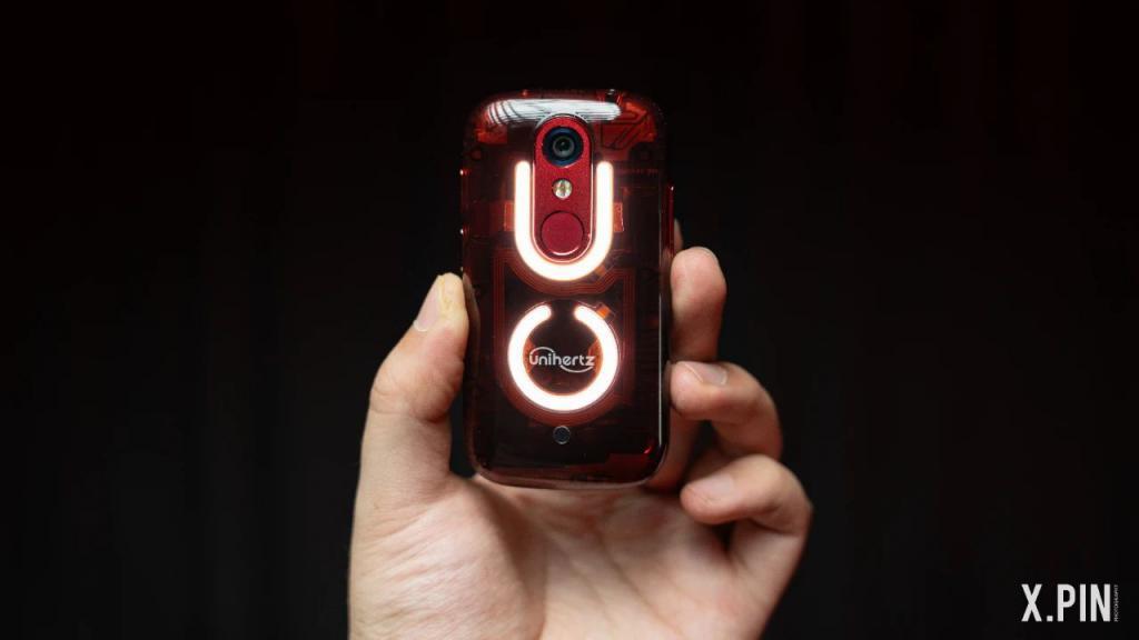 别嫌手机屏幕大了，真小屏手机来了我怕你把持不住。