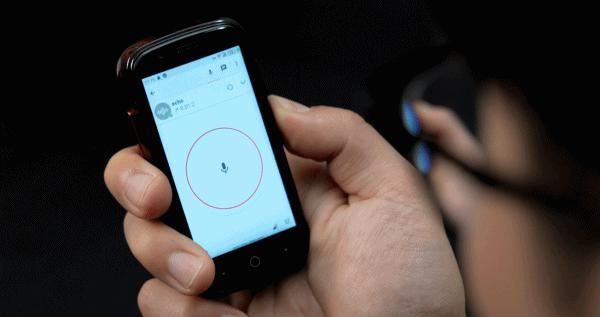 别嫌手机屏幕大了，真小屏手机来了我怕你把持不住。