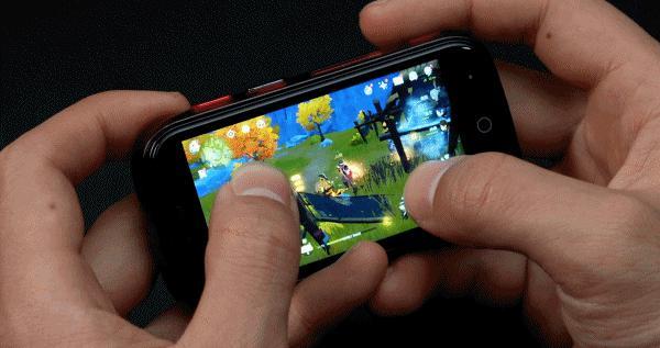 别嫌手机屏幕大了，真小屏手机来了我怕你把持不住。