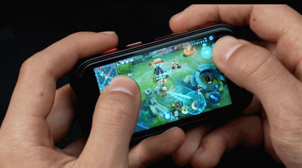 别嫌手机屏幕大了，真小屏手机来了我怕你把持不住。