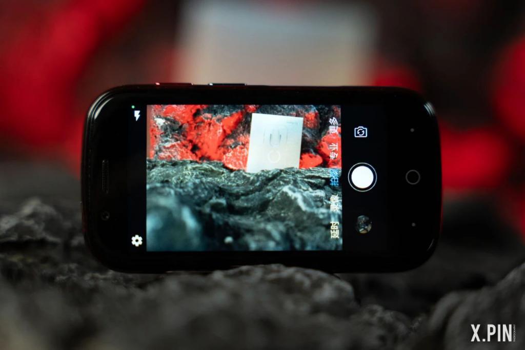 别嫌手机屏幕大了，真小屏手机来了我怕你把持不住。