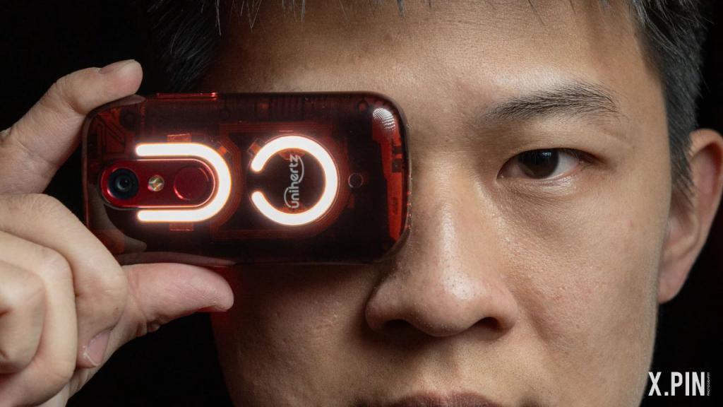 别嫌手机屏幕大了，真小屏手机来了我怕你把持不住。