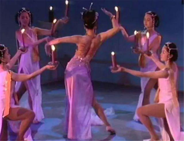 34年前《封神榜》傅艺伟难接受戏服暴露，导演为她加了一层纱