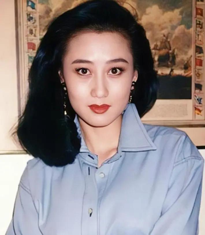 “丑”上热搜的利智，到底得罪了谁？
