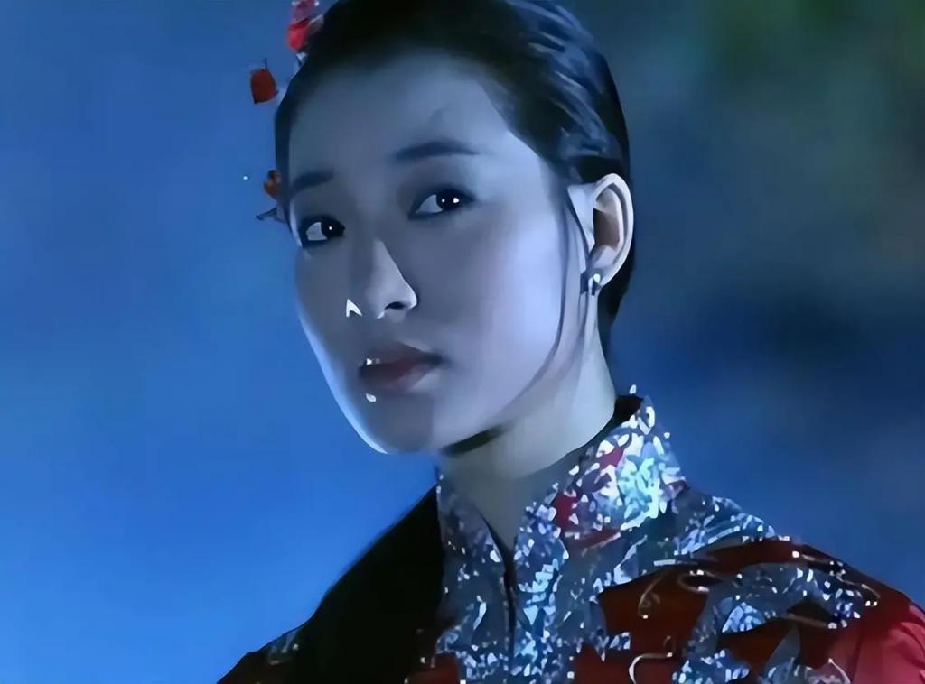 “丑”上热搜的利智，到底得罪了谁？